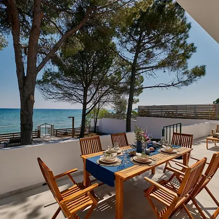 Vera - Brand New Seafront Villa! 别墅 *